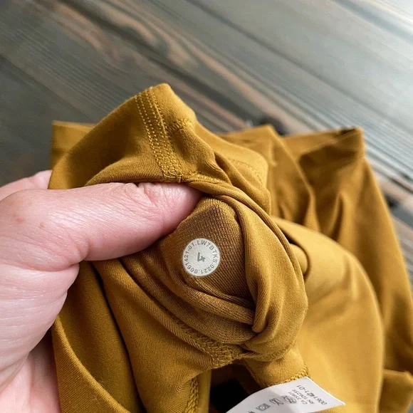 lululemon athletica Women's Golden align Shorts - Picture 5 of 5